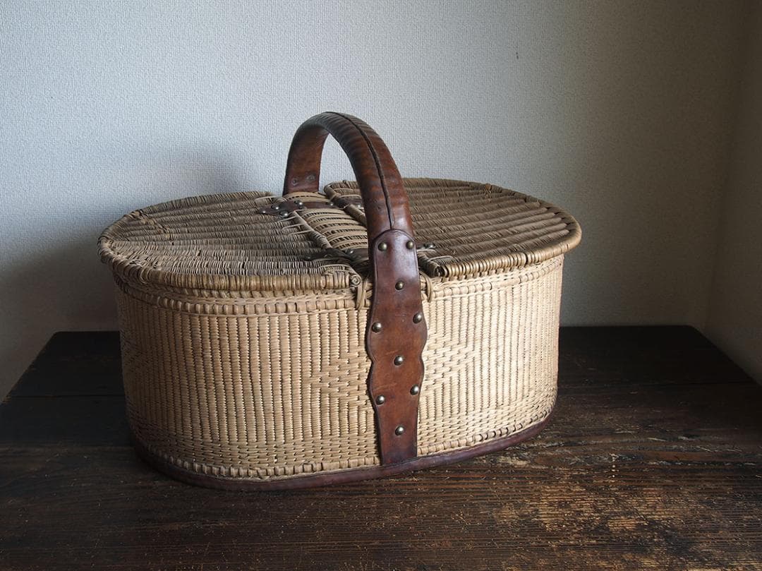 ふた付き 皮ハンドル大きなバスケット 民藝 パニエ かご細工 柳 籐/K351