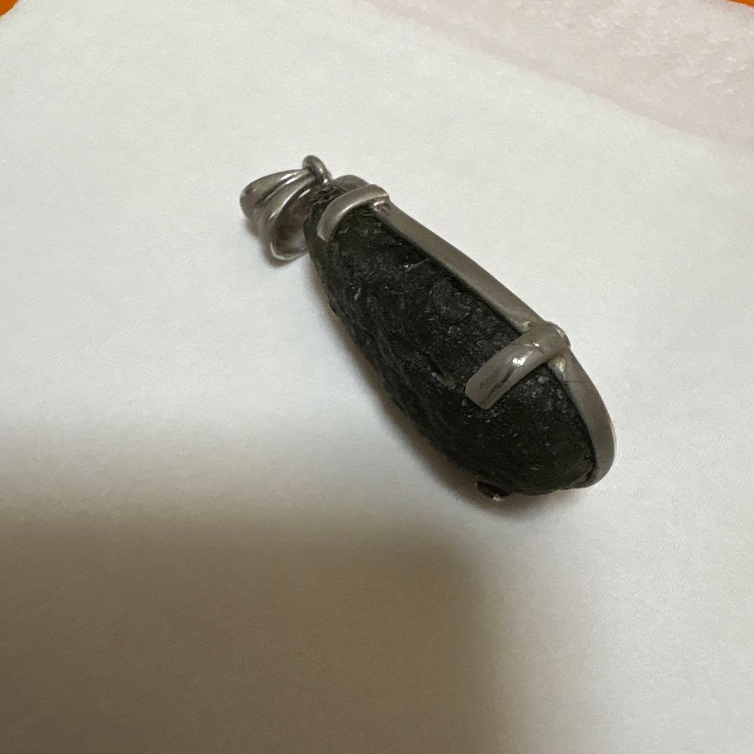 モルダバイト　ペンダント
