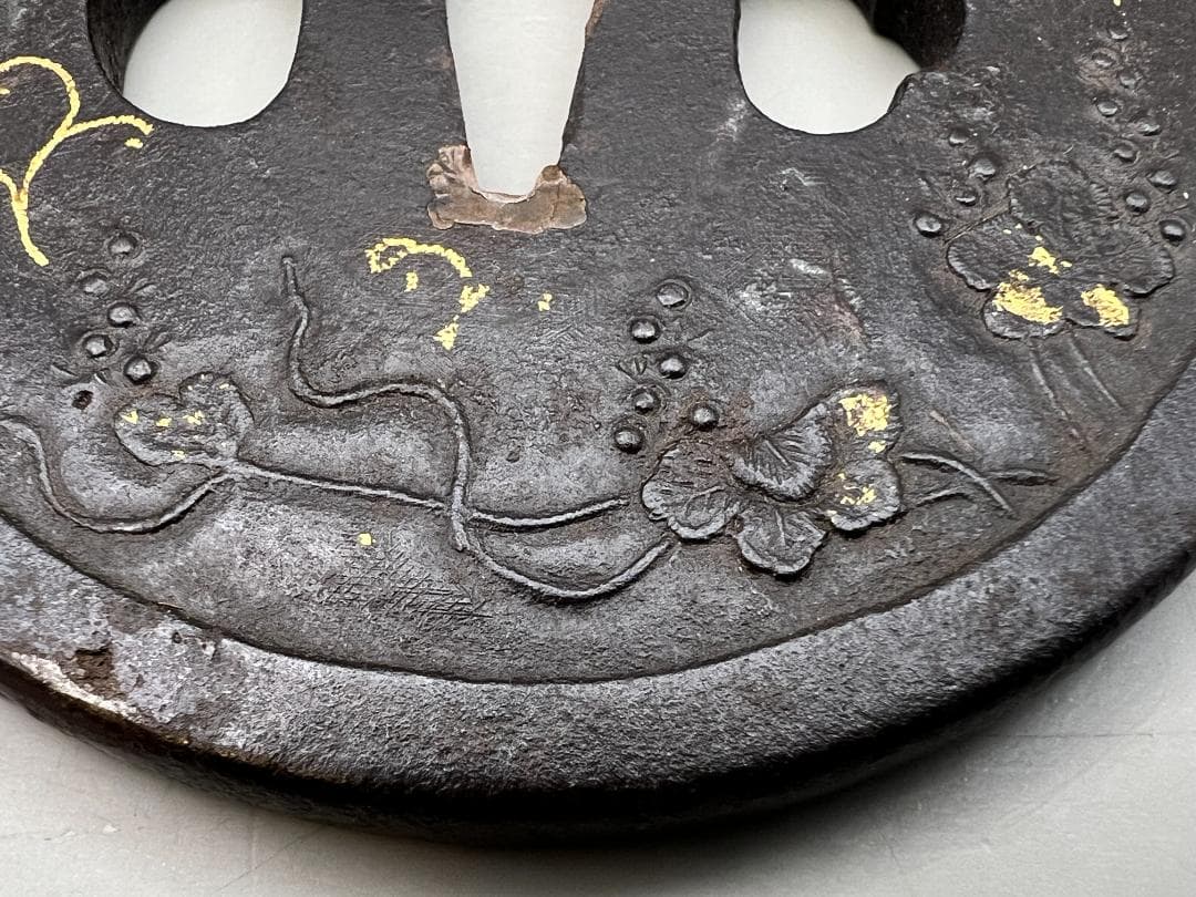 【海】江戸期　鍔　花弁金象嵌鉄鐔　鉄鍔　鐔　古刀匠　極上品　刀装具　箱付