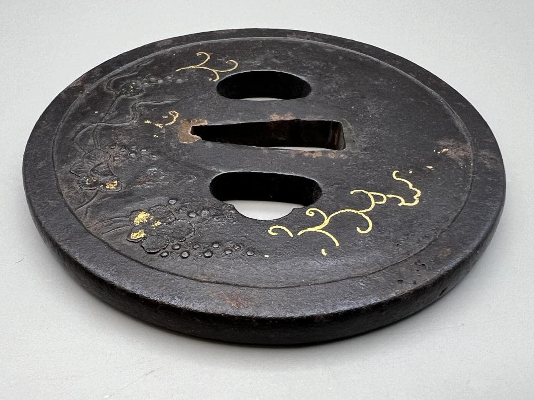 【海】江戸期　鍔　花弁金象嵌鉄鐔　鉄鍔　鐔　古刀匠　極上品　刀装具　箱付