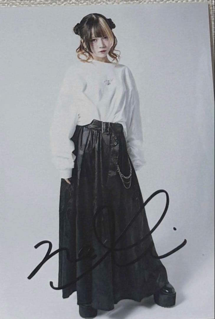 川口莉奈　直筆サイン入りブロマイド