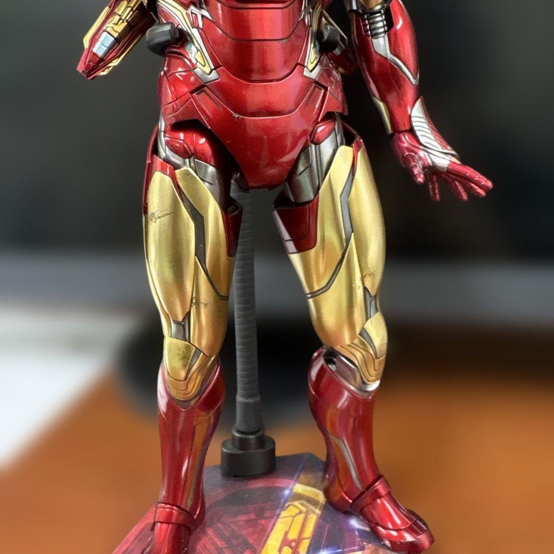ホットトイズ　アイアンマン　マーク85（素顔はヴァリアントヘッド)