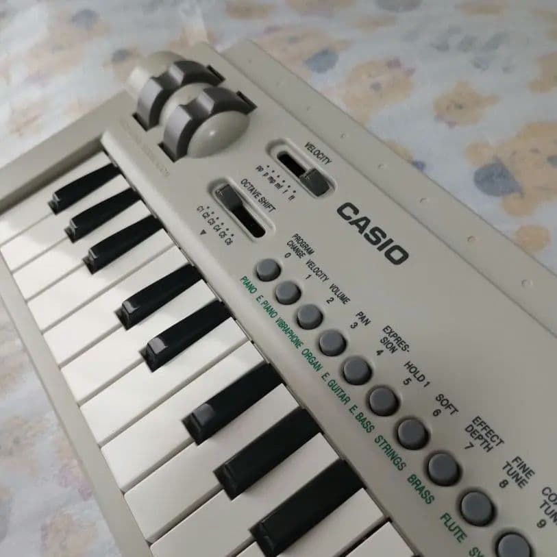 カシオ・MIDIキーボード 「 GZ-5 」純正ACアダプター付き