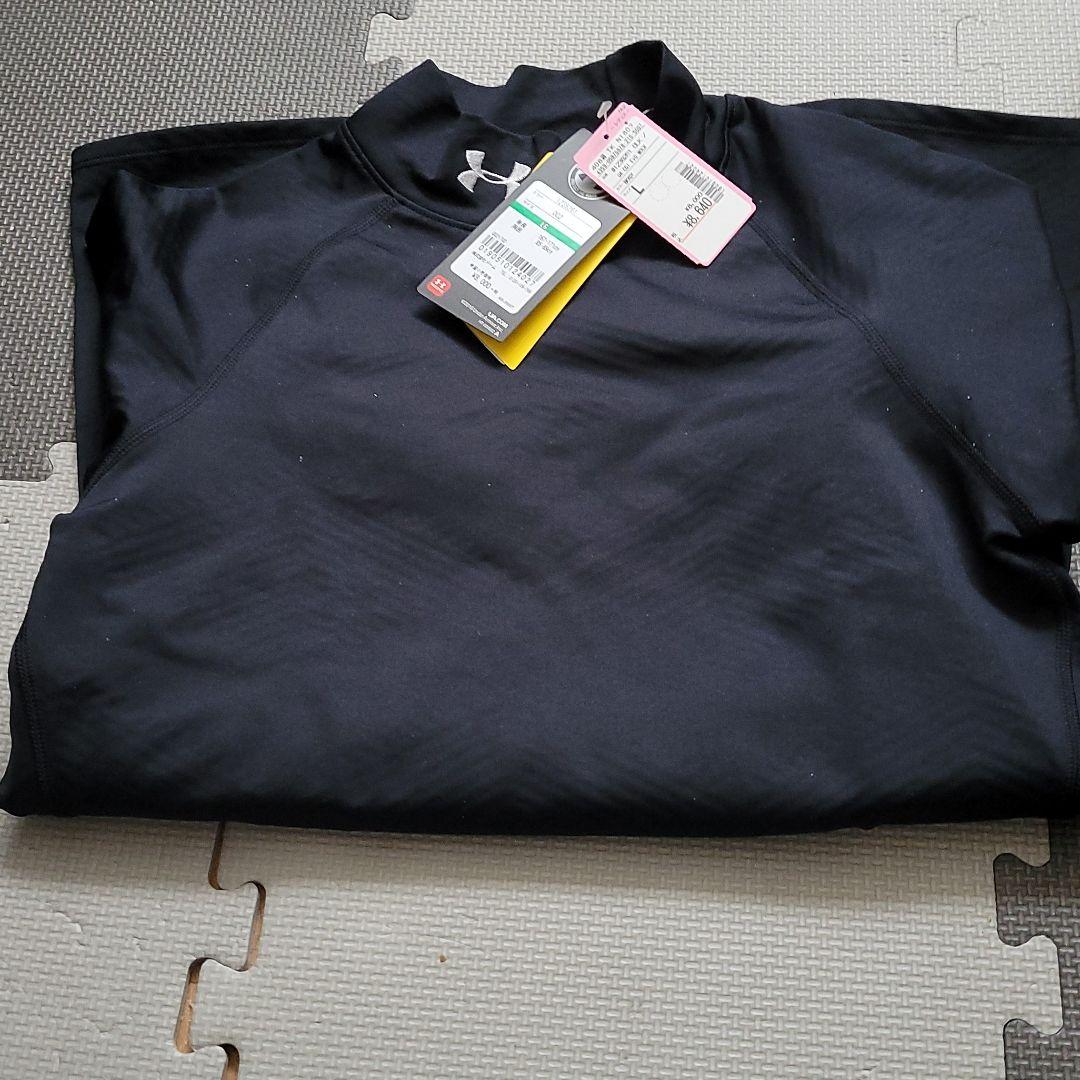 アンダーアーマー インナー アンダーシャツ ブラックカラー　防寒用にも◎