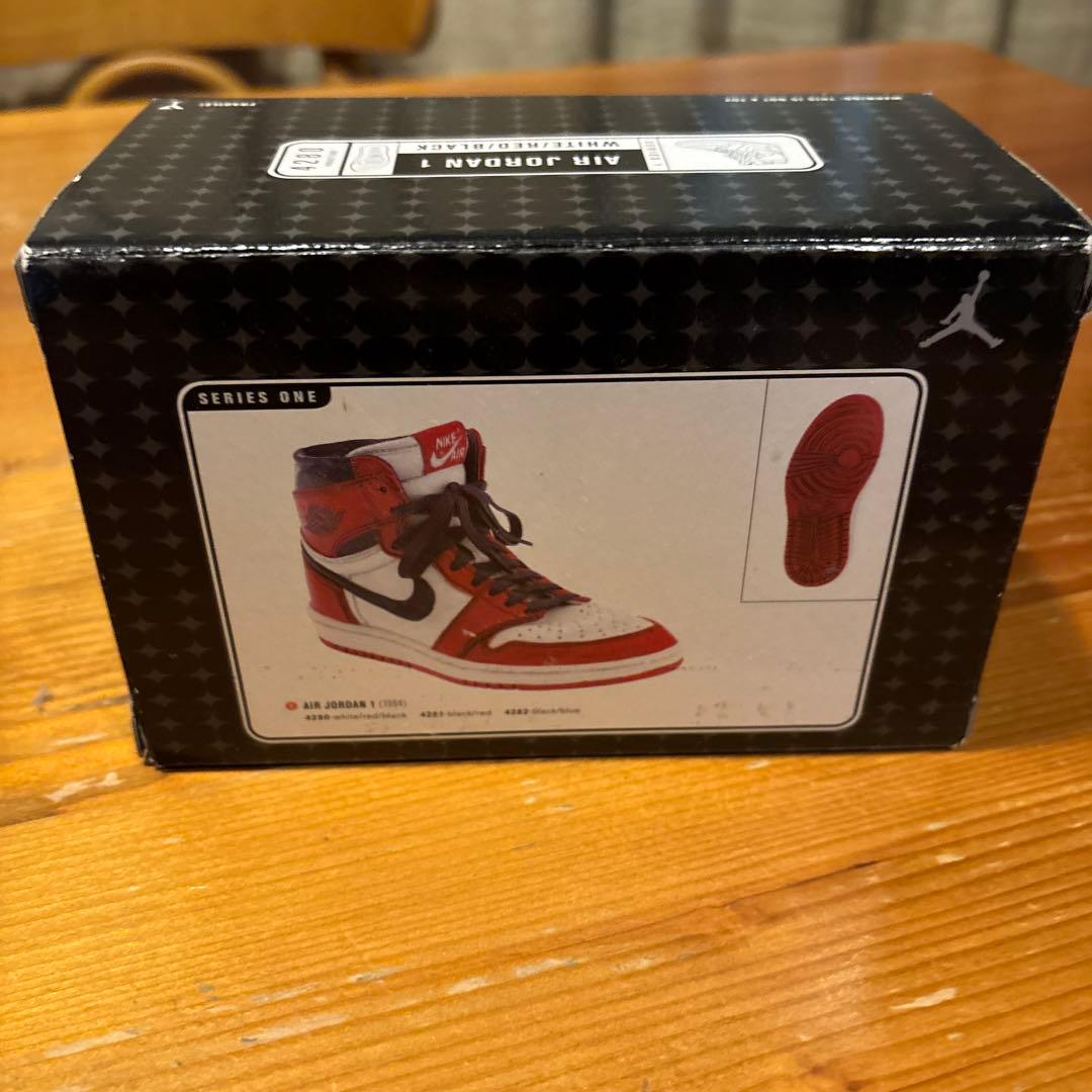 s*8様 限定　NIKE AIR JORDAN 1 オフィシャルミニチュアフィギ