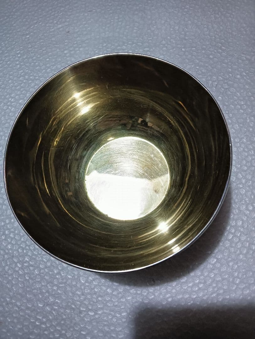 純銀製　李朝家紋入り茶碗