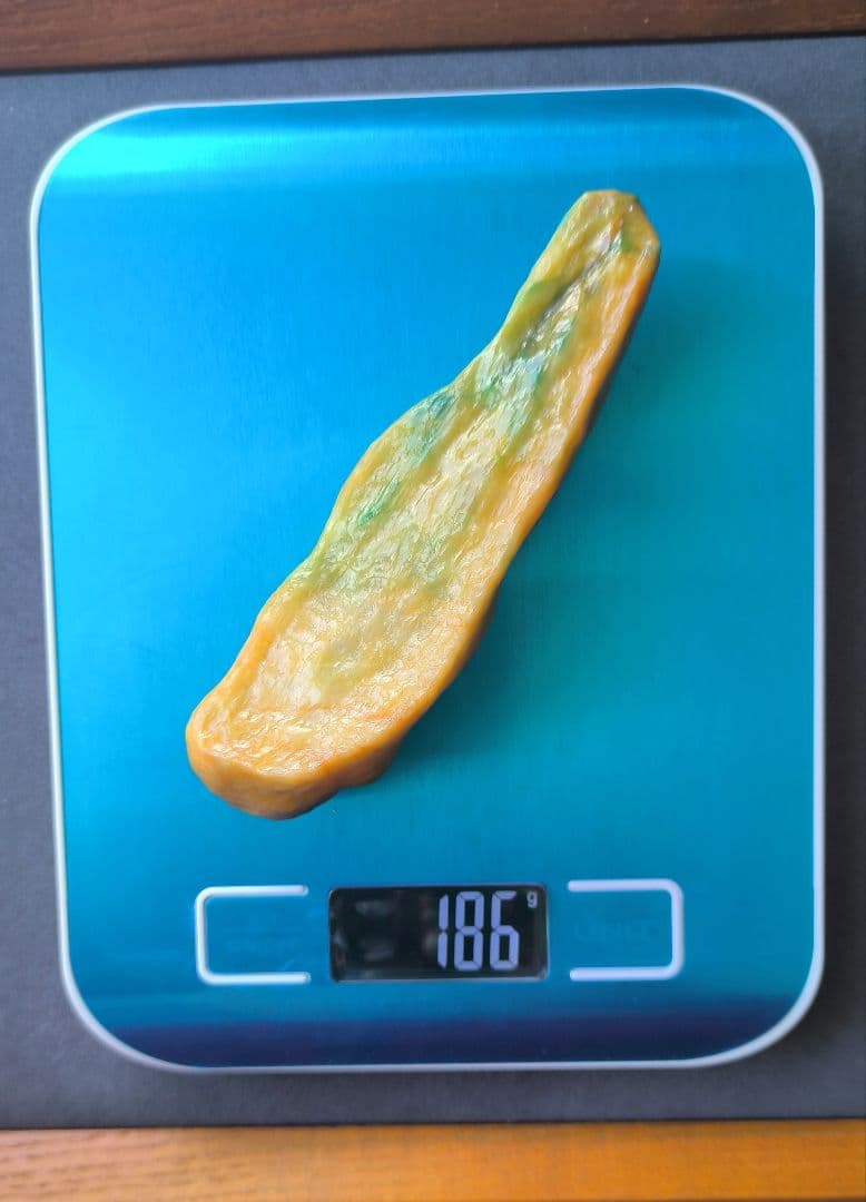 【極上】ミャンマー産黄翡翠のルース(186ｇ)