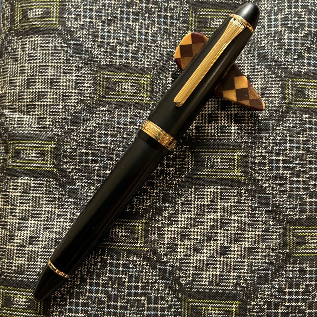 セーラー　プロフィット18K 梨地軸　中字