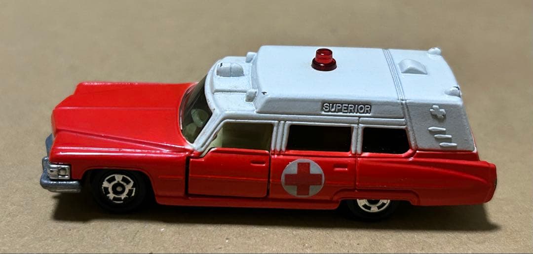 日本製 トミカ キャデラック アンビュランス 2台セット