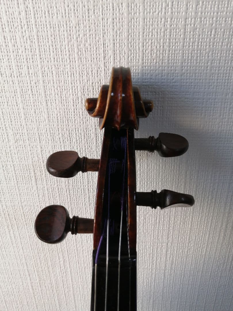 オールドフレンチ　ヴァイオリン　(An old French violin)