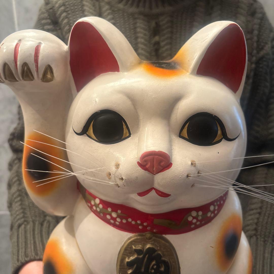 60年代ヴィンテージ手描きの瞳や体つき、おヒゲが美しく金運向上の招き猫