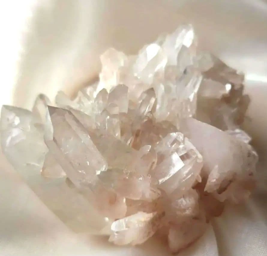 薔薇と棘＊虹入り マニカラン産ピンククォーツ&グリーンファントム DTクラスター