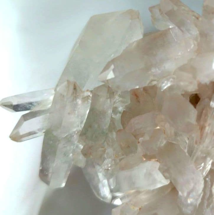 薔薇と棘＊虹入り マニカラン産ピンククォーツ&グリーンファントム DTクラスター