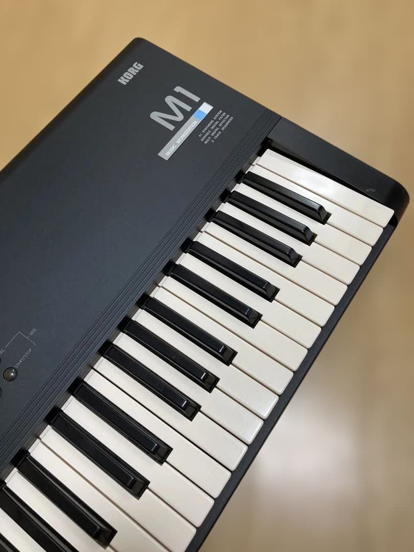 鍵盤楽器 KORG M1 PLUS1 MUSIC WORKSTATION