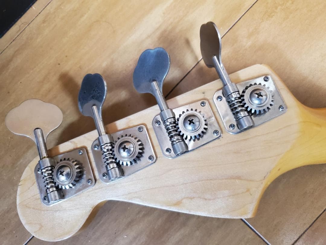 REPLICA OF IRON MAIDEN´S PRECISION BASS