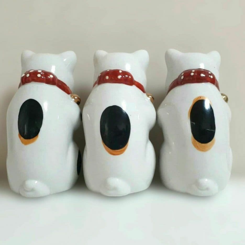 126 瀬戸焼 縁起物 赤絵 お祈り猫（大） 招き猫 陶器製 高さ約12cm