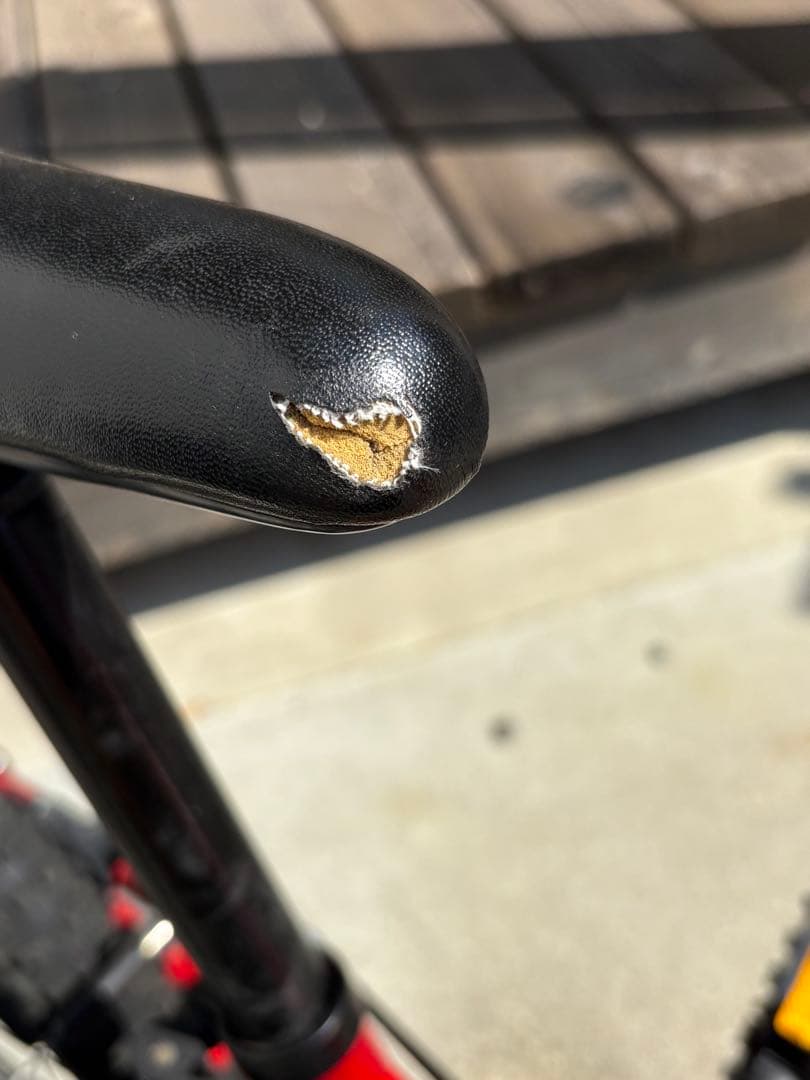 ヒュメ　ヨツバサイクル　赤 22インチ　8段変速