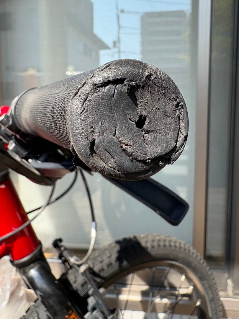 ヒュメ　ヨツバサイクル　赤 22インチ　8段変速