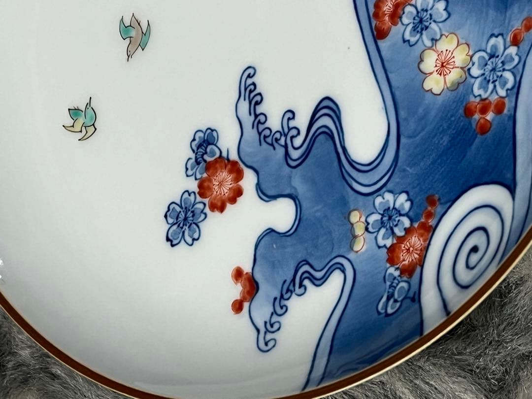 ⓵ 有田焼 十三代 酒井田柿右衛門作 平皿　人間国宝