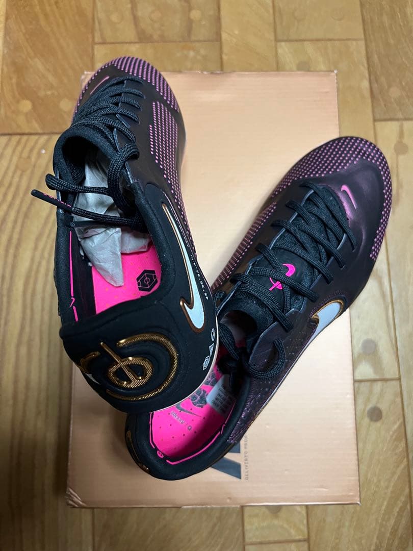 新品　超激レア　限定カラー　ナイキ　ティエンポ　レジェンド9 エリート FG