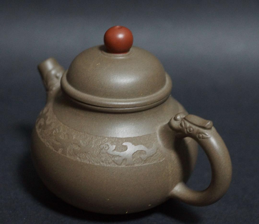 中国工芸師 顧鵬程造 栄天紫砂壺 細工彫り『龍文』 原鉱泥手造り急須 朱泥茶器