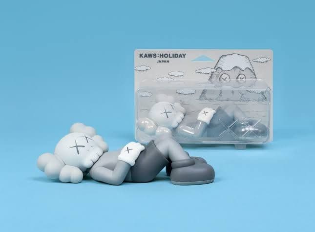 KAWS HOLIDAY JAPAN  フィギュア 2体セット