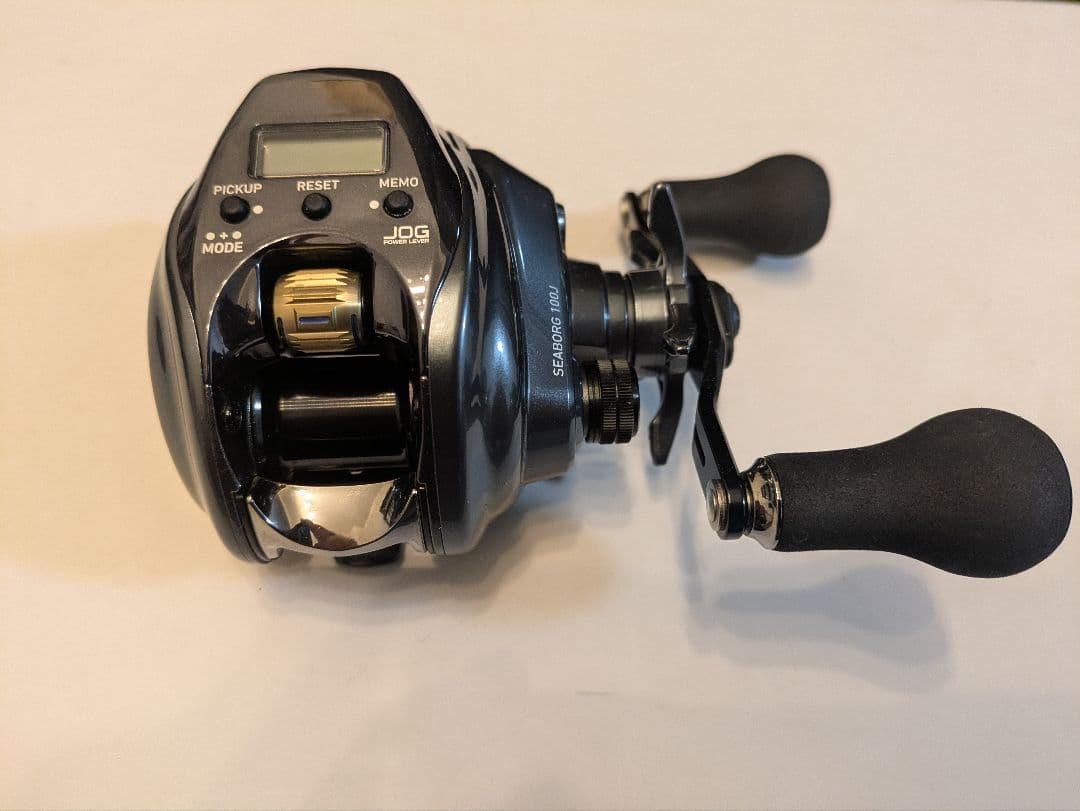 ダイワ　24　シーボーグ　100J（右）