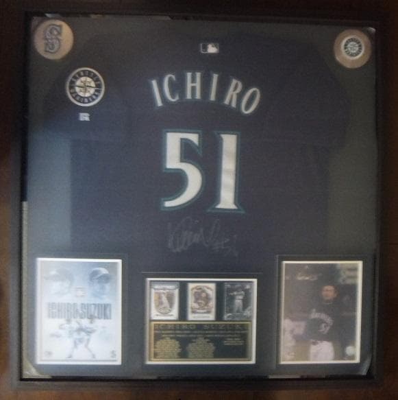 イチロー直筆サイン入り2004年Alternate jersey(額入り)