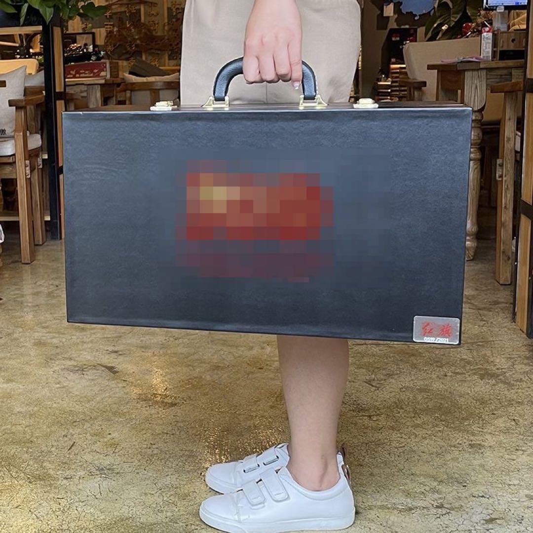 1/18 紅旗 CA7601 モデル 点灯ギミック付 合金製ミニカー　ケース付け