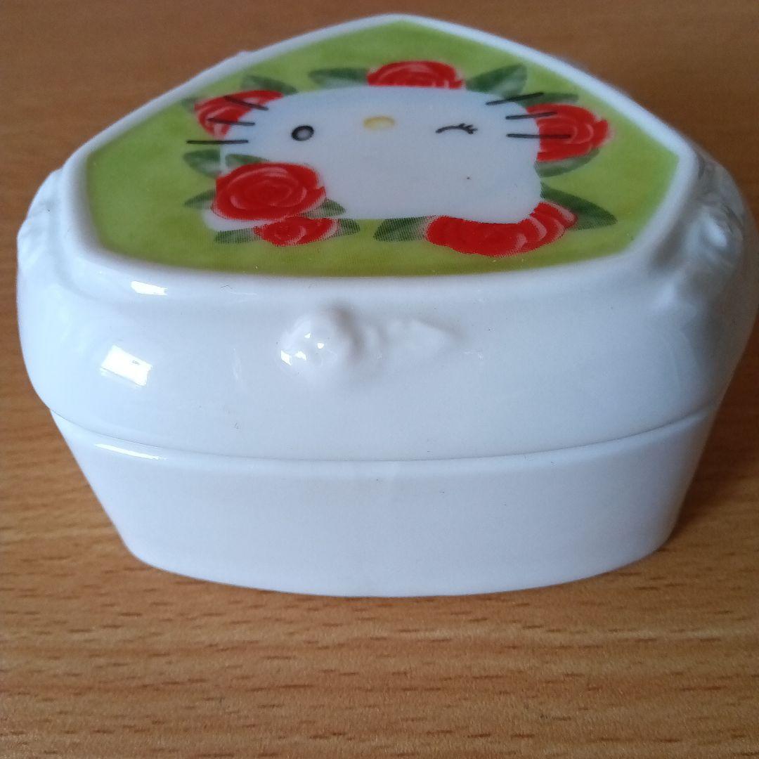 1999年製 サンリオ ハローキティ ジュエリーボックス 陶器製小物入れ