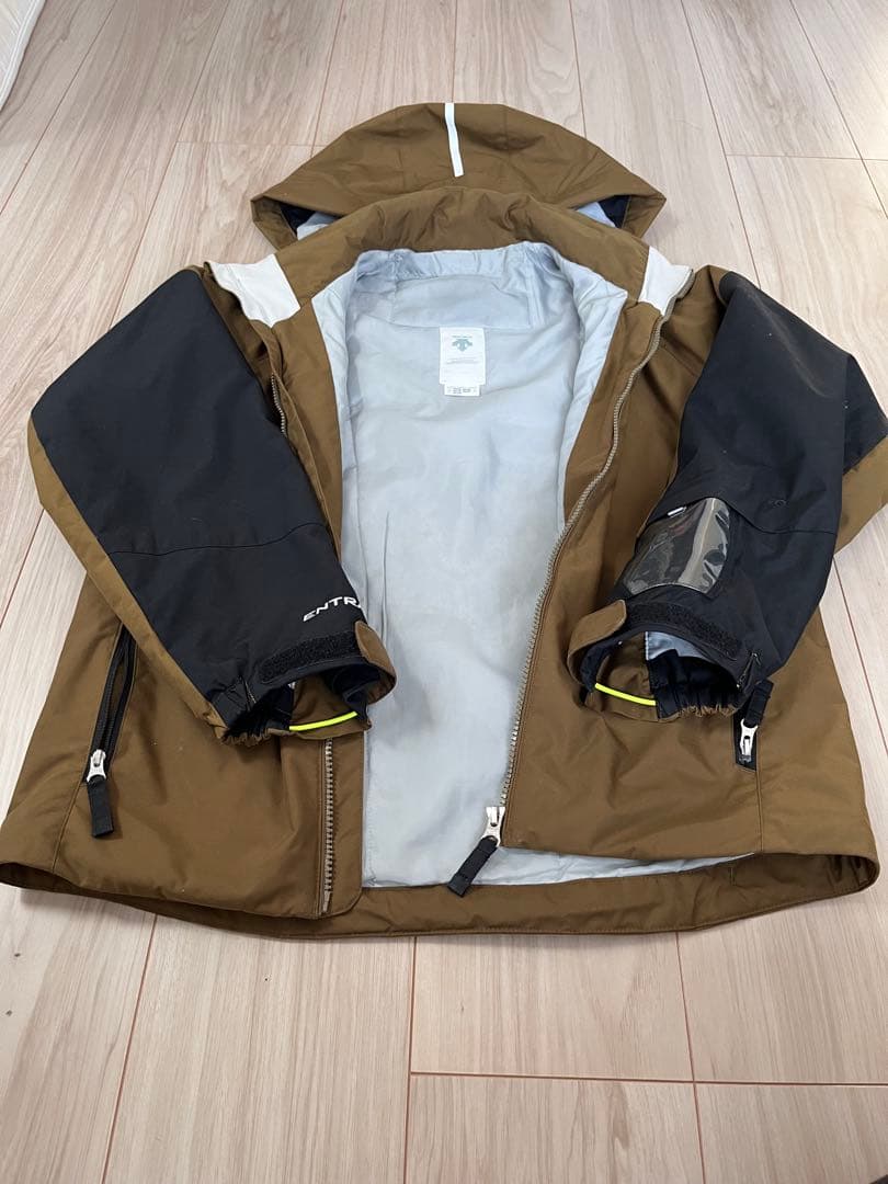 デサント　子ども用スキーウェア 150サイズ ブラウン/ブラック