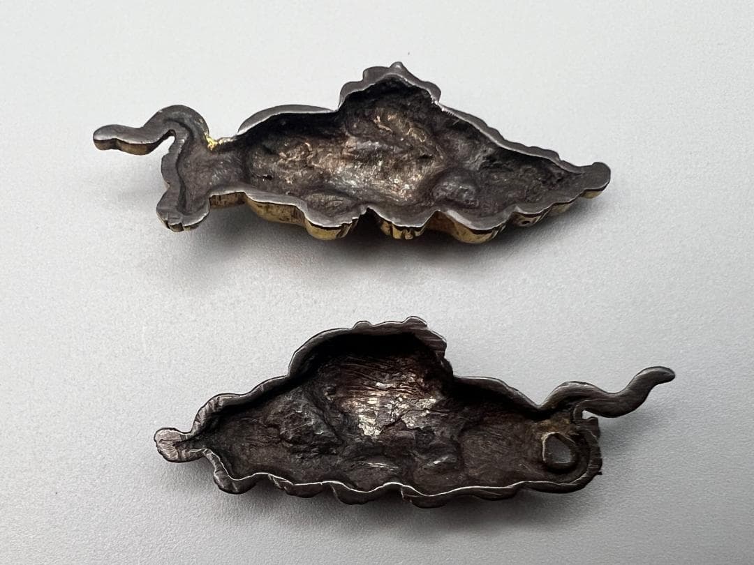 【海】江戸明治金工　虎親子　手彫　目貫一体　銅製鍍金　骨董品　専用箱付