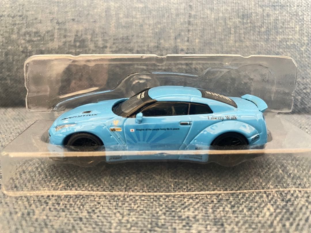 Liberty Walk Nissan GT-R 1/64 ミニカー