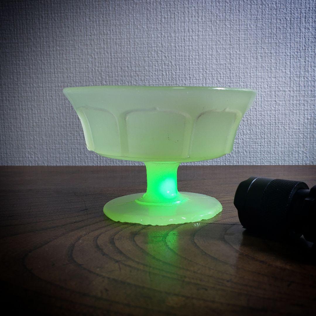 黄練りウランガラス　氷コップ　乳白色　明治　大正ロマン　デザートカップ　訳あり