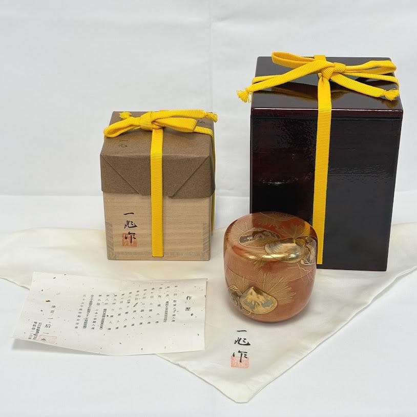 ゆりのはな　棗　一后一兆作　貝に松　盛上高蒔絵　専用箱付き　茶道具　H701