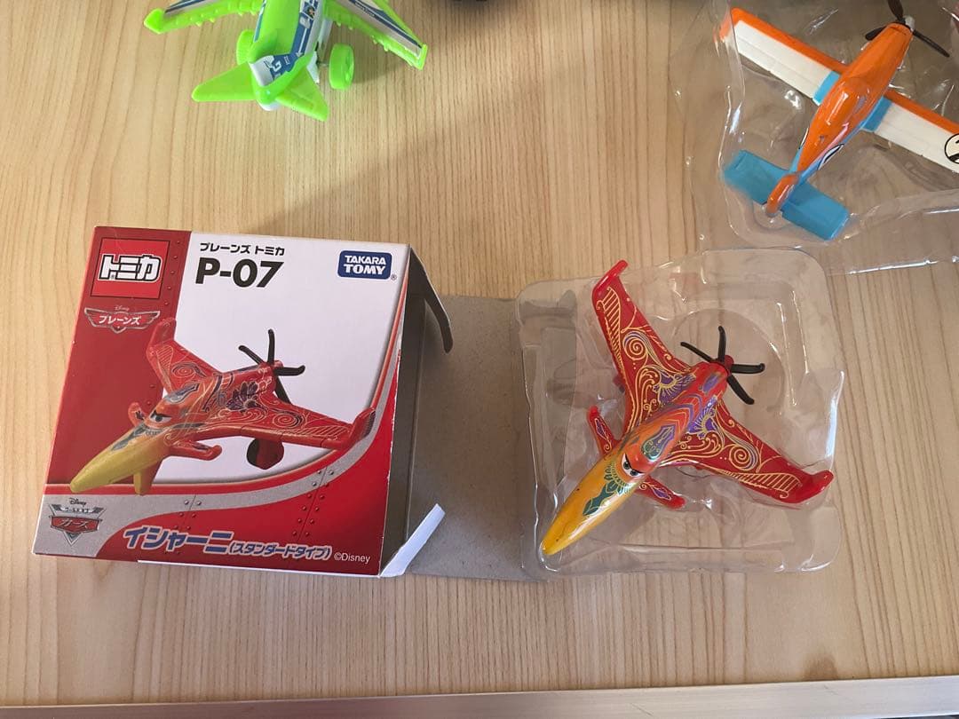 美品　トミカ　プレーンズ　大きなコレクションシップ　航空母艦フライゼンハワー