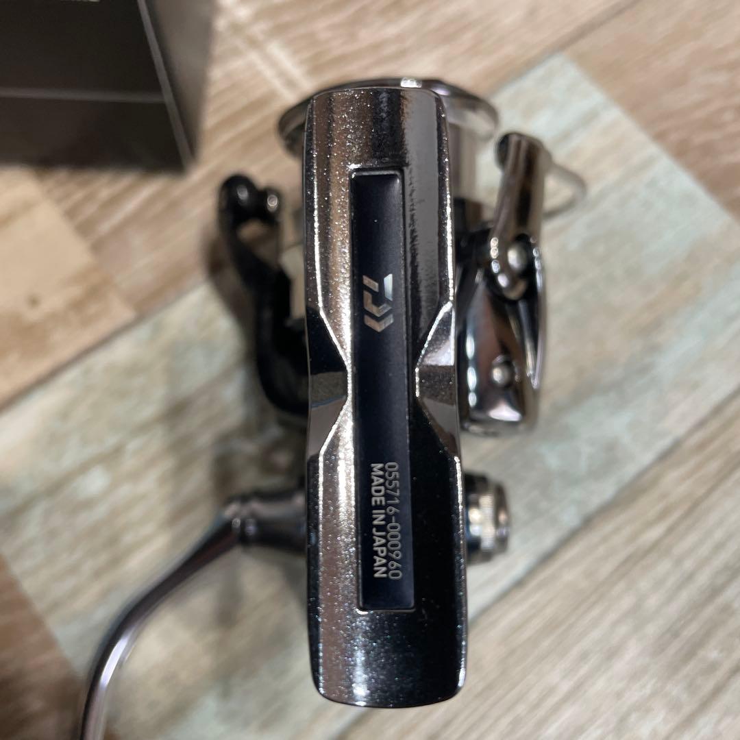 DAIWA 18EXIST LT2500リール ケース付き