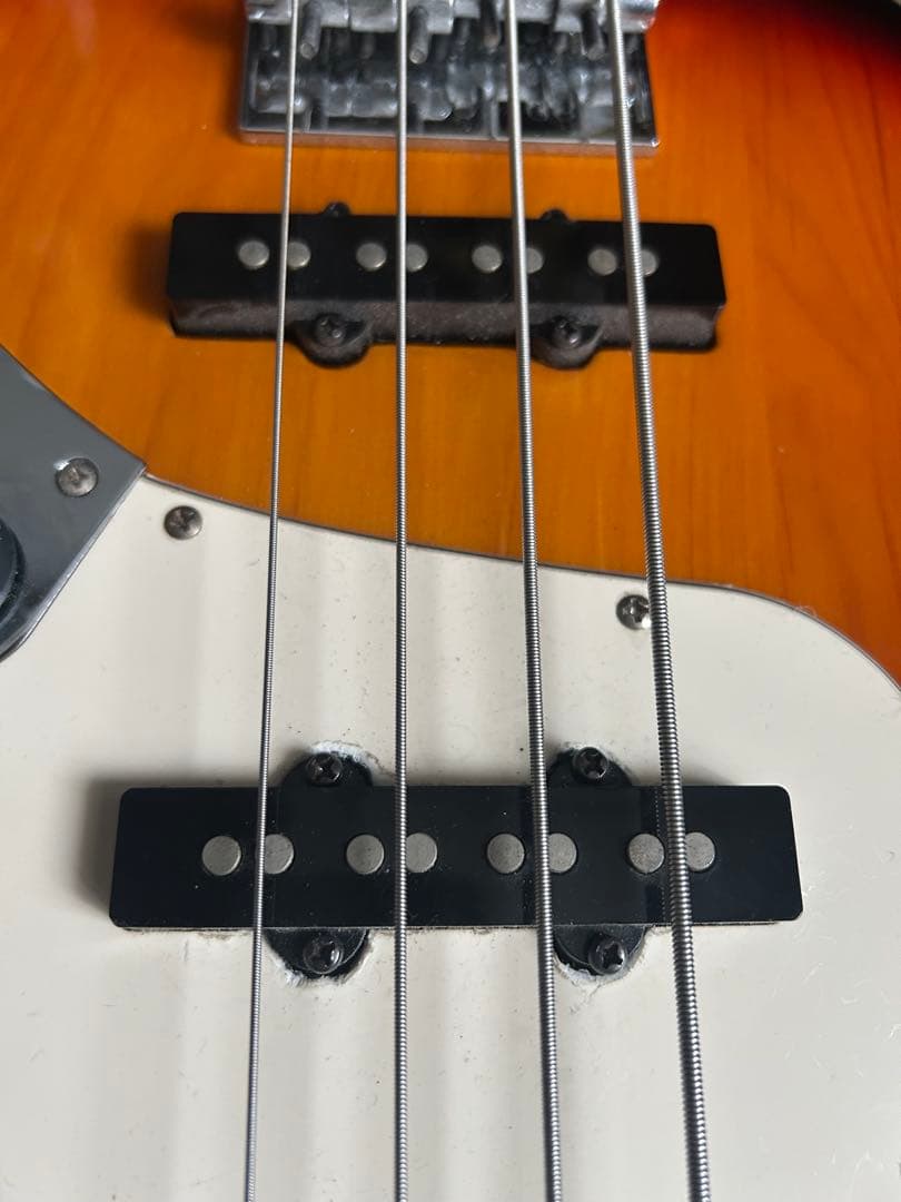 【美品】サンバースト ジャズベーススタイル　ピックアップ交換済