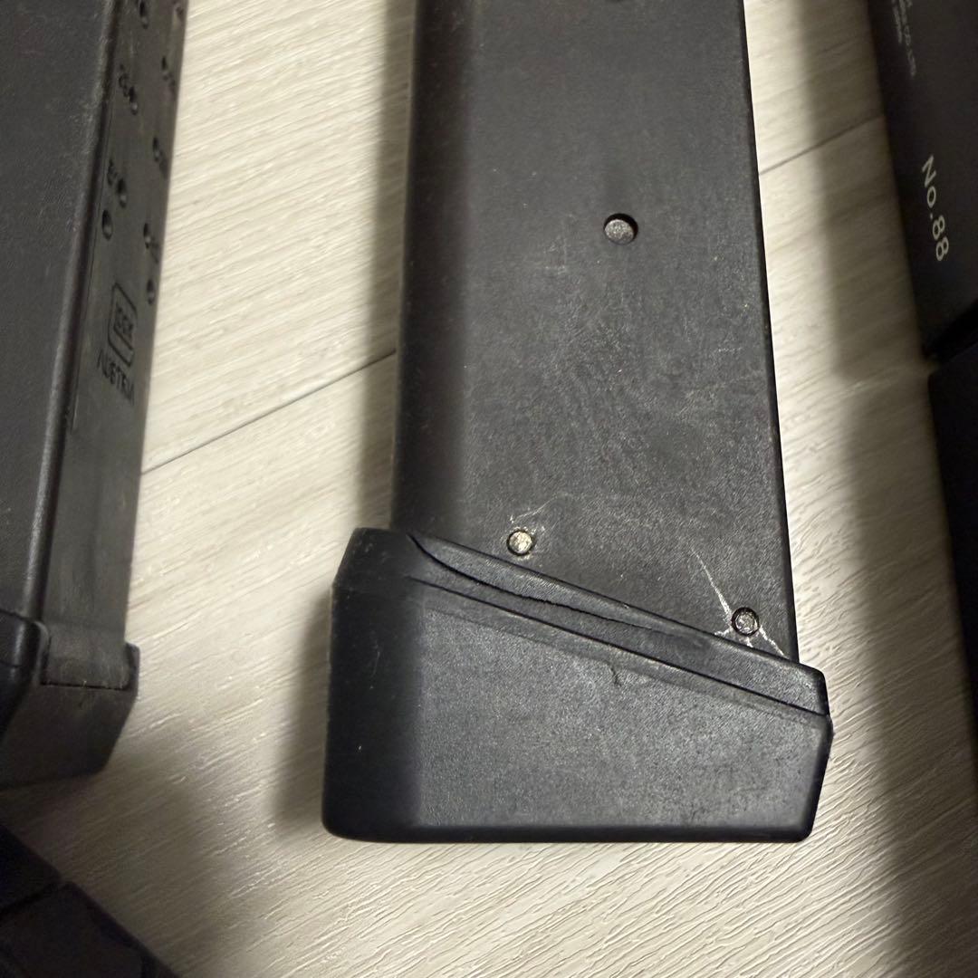 GLOCK 19 gen3 ロングマガジン2本、予備マガジン1本付き
