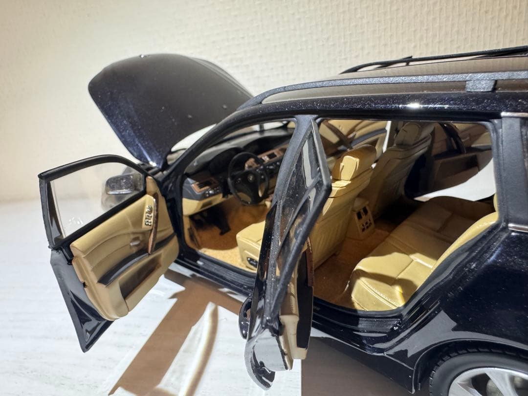  5シリーズ ツーリング ミニカー ブラック