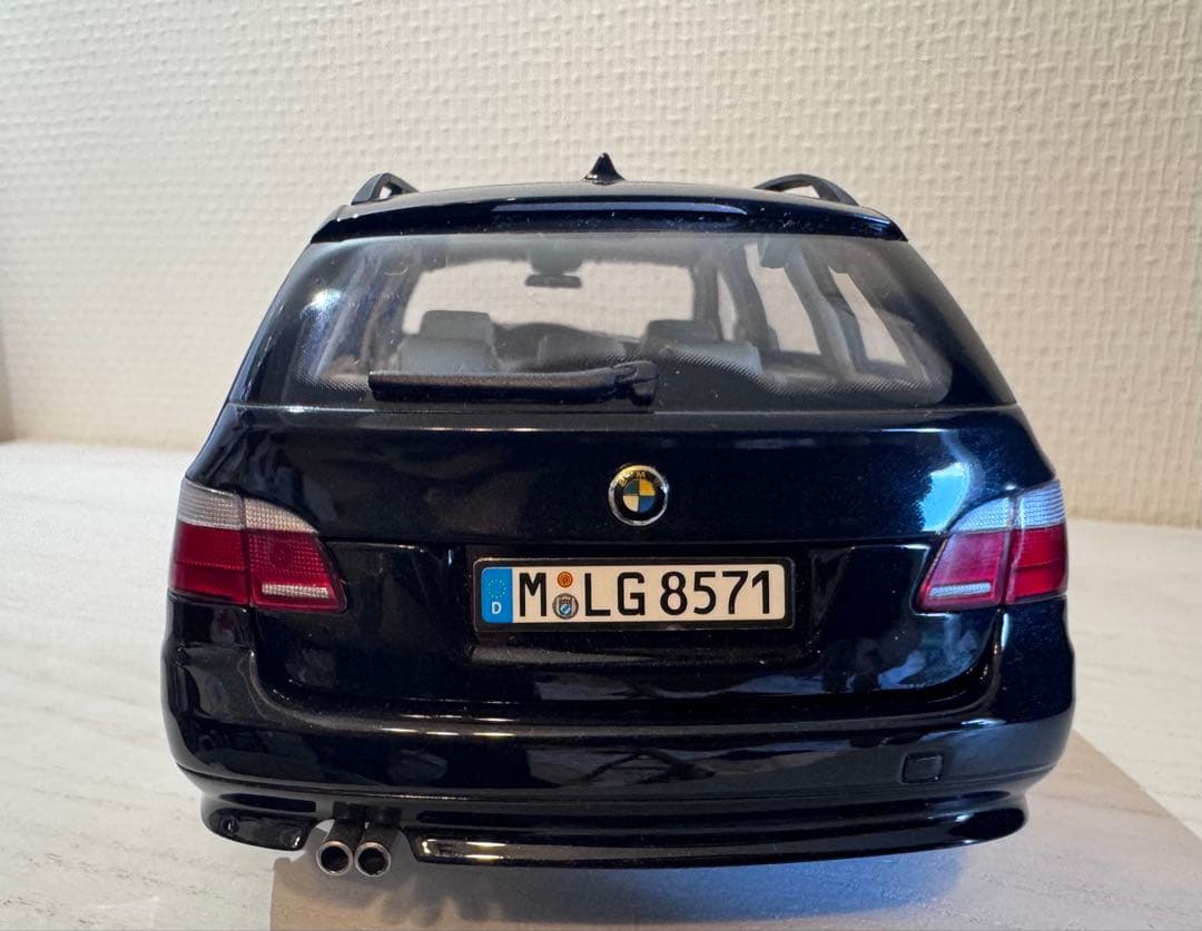  5シリーズ ツーリング ミニカー ブラック