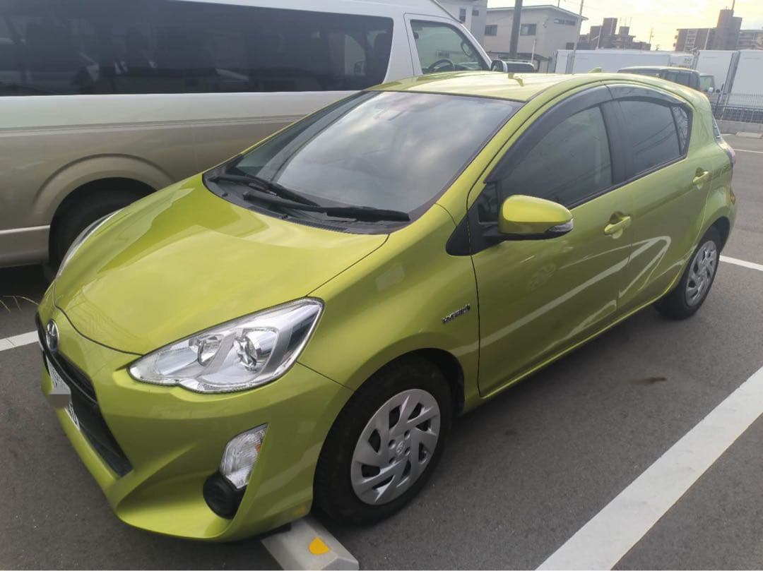 トヨタ アクアハイブリッド低走行大阪府