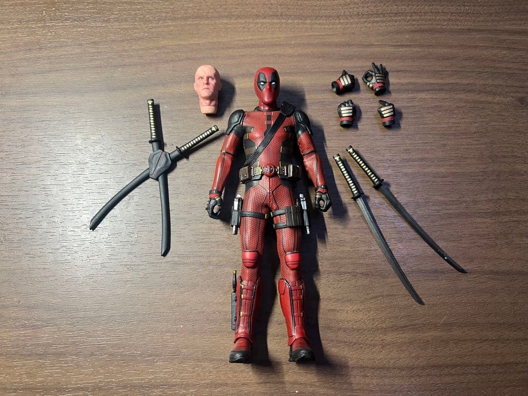 デッドプールフィギュア Thunder Toys 1/12