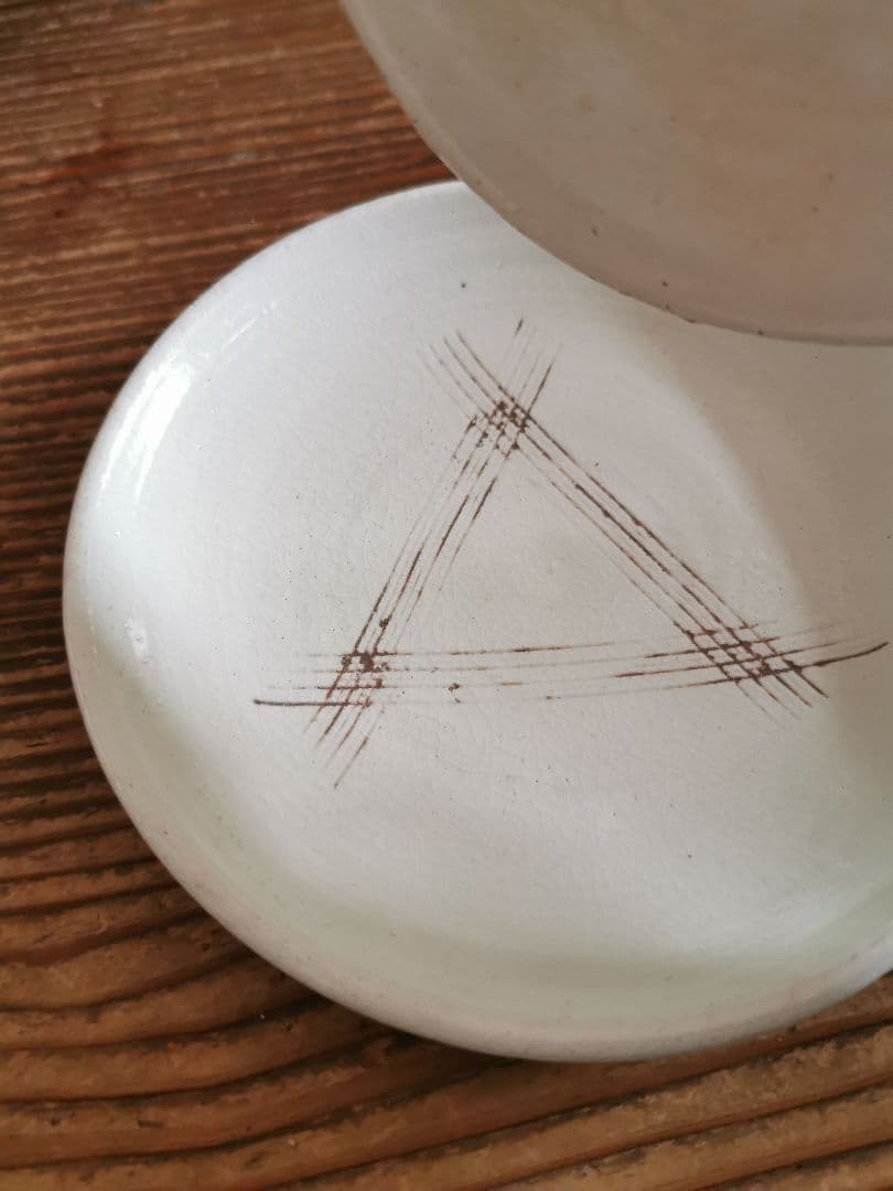 花岡隆 白粉引き 線掻き 赤茶紫 菓子皿 2枚セット 花窯 バーガンディ 新品