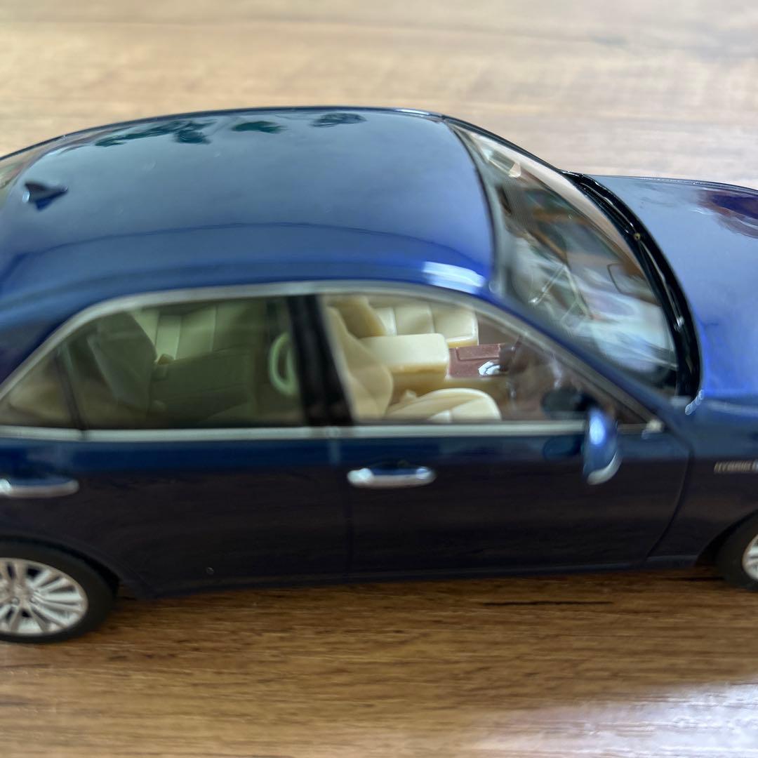 新品　非売品トヨタクラウンロイヤル サルーン　8S6 ダークブルーマイカ