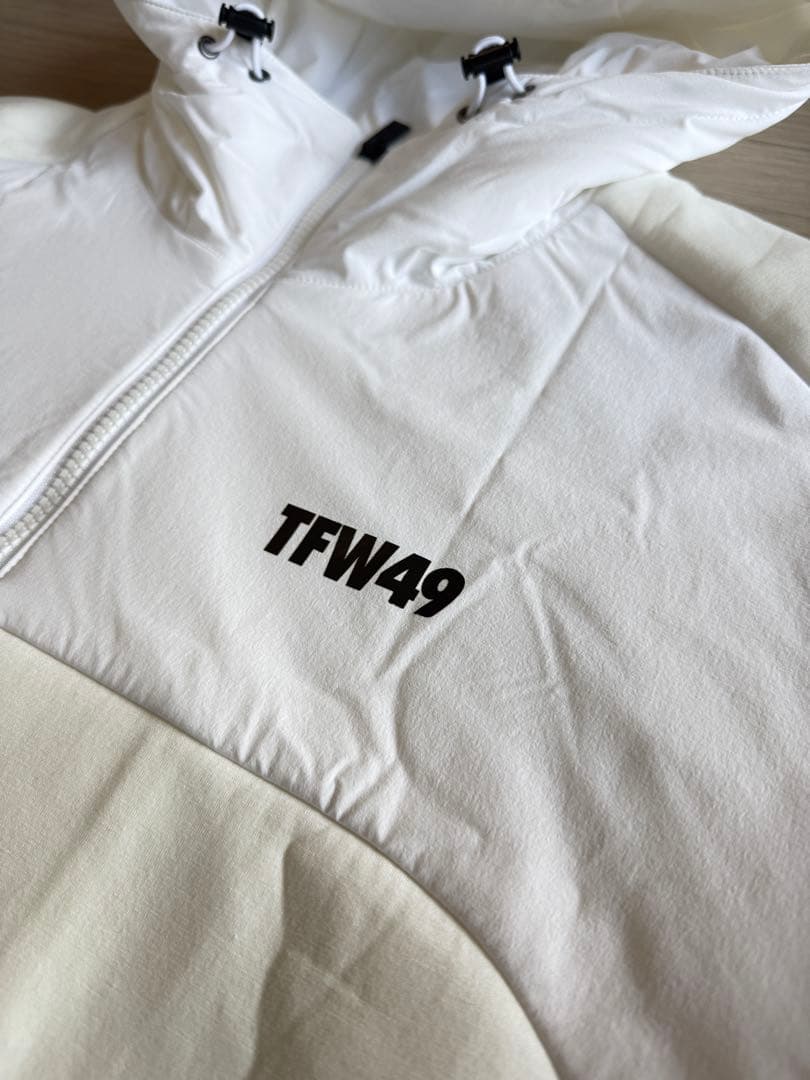 TFW49 フード付きジャケット ホワイト
