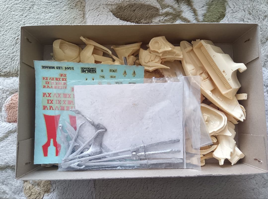 絶版品　WAVE LED MIRAGE 1/144 組み立てキット