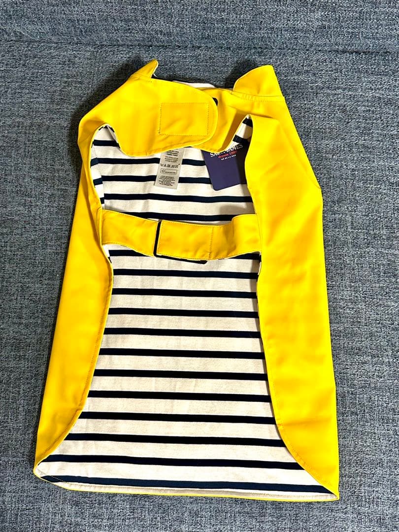 【新品未使用／日本未入荷】セントジェームス 犬服 レインコート　Lサイズ