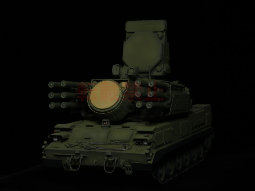 完成品 1/35 ロシア軍 パーンツィリS1 プラモデル トランペッター