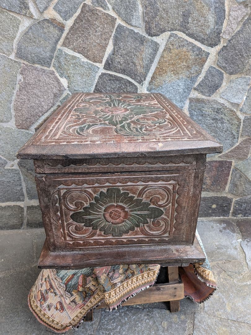 アンティーク 木彫り木製ボックス